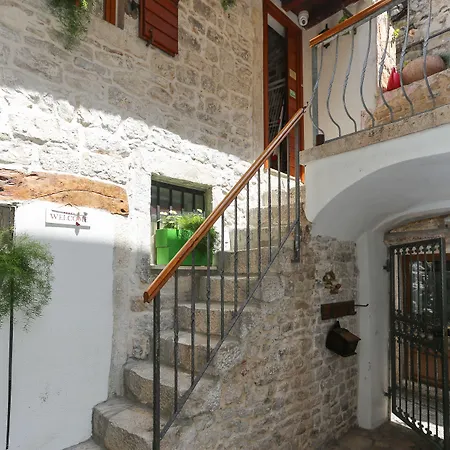 Salvezani Apartment *