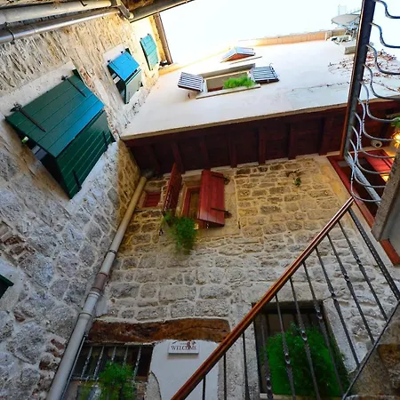 Salvezani سبليت